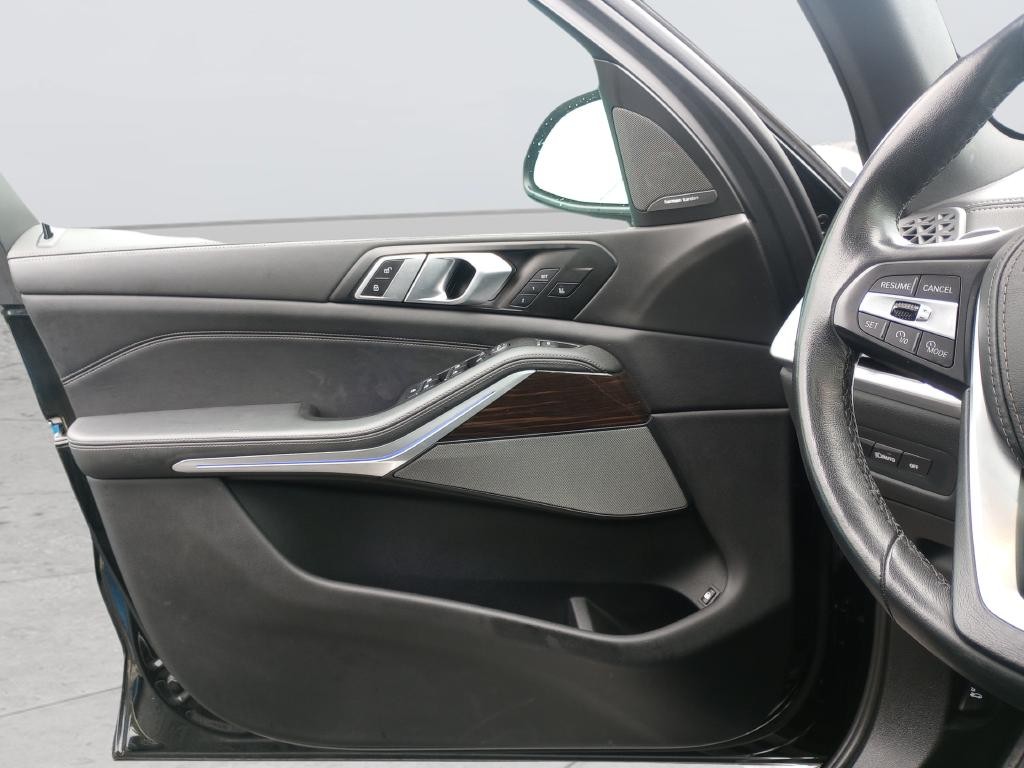 BMW X5 Vehicle Full-screen Gallery Image 33