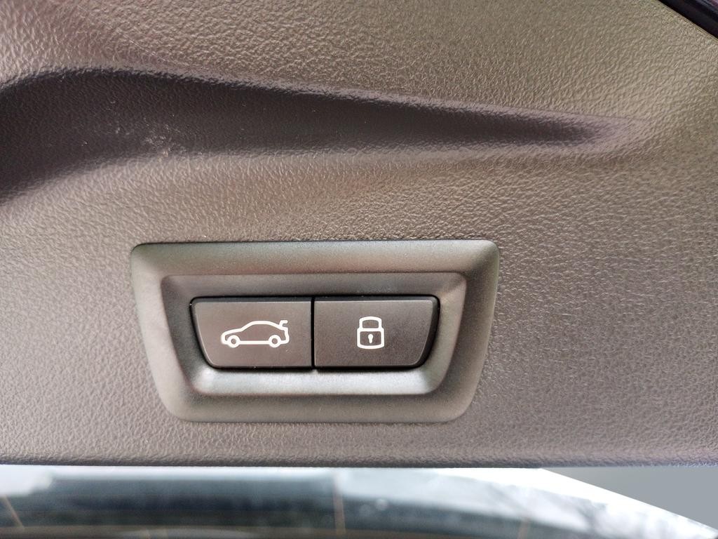 BMW X5 Vehicle Full-screen Gallery Image 34