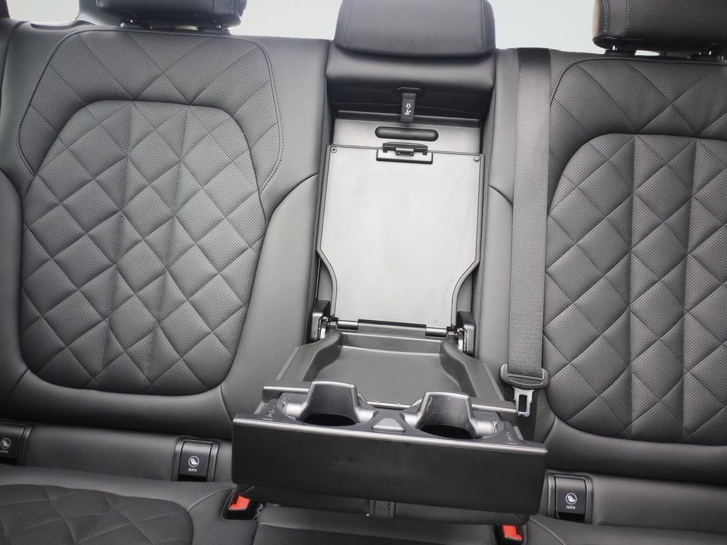 BMW X5 Vehicle Full-screen Gallery Image 40