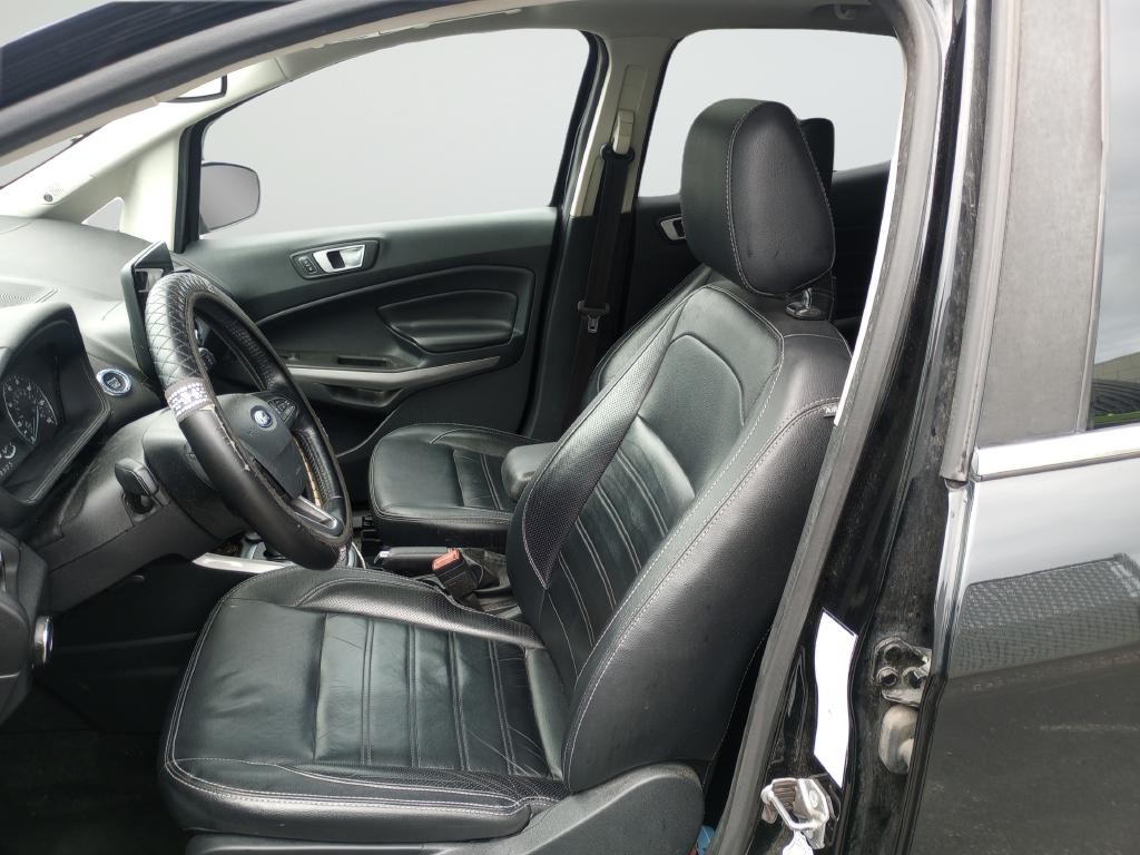 Ford EcoSport Vehicle Full-screen Gallery Image 10