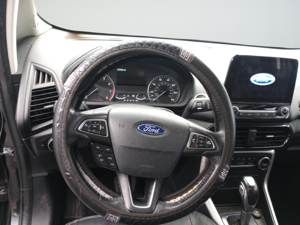 Ford EcoSport Vehicle Full-screen Gallery Image 11