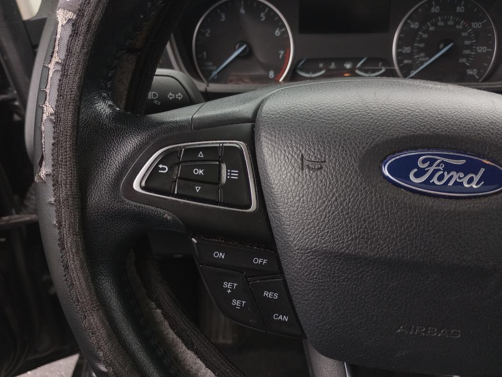 Ford EcoSport Vehicle Full-screen Gallery Image 16