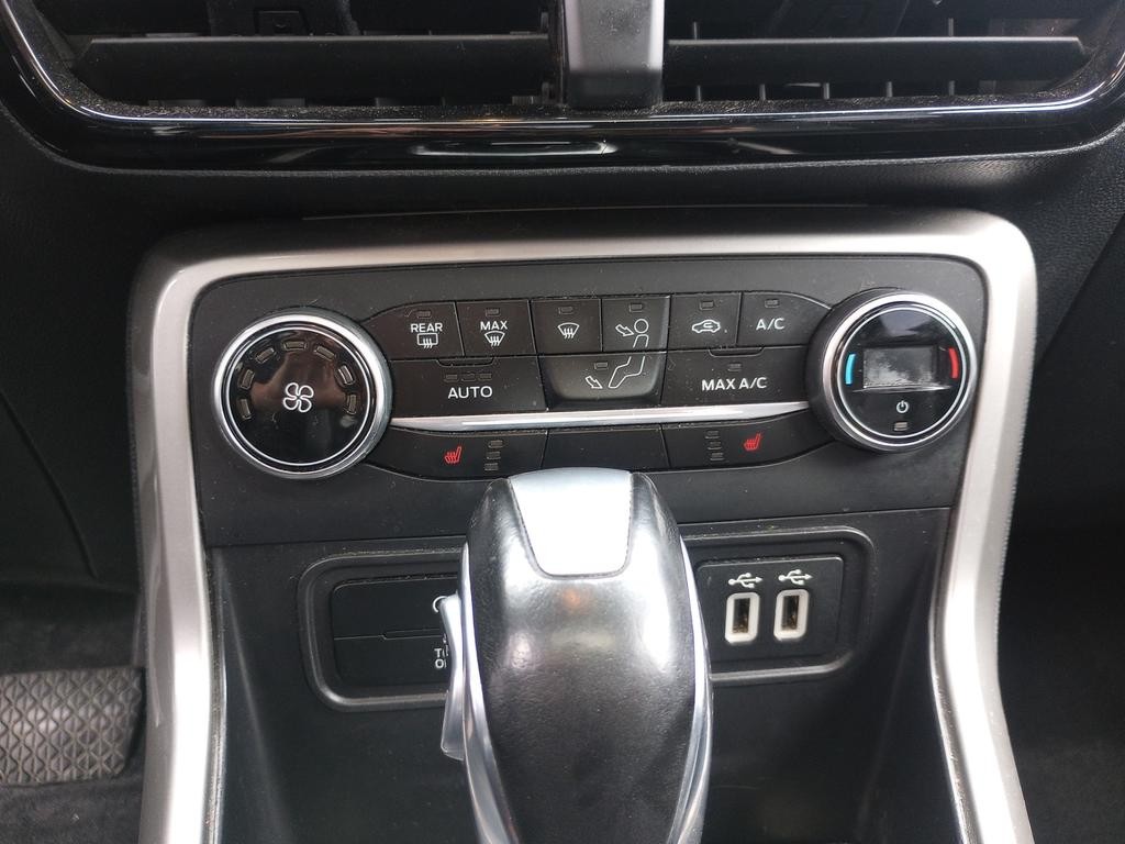 Ford EcoSport Vehicle Full-screen Gallery Image 20
