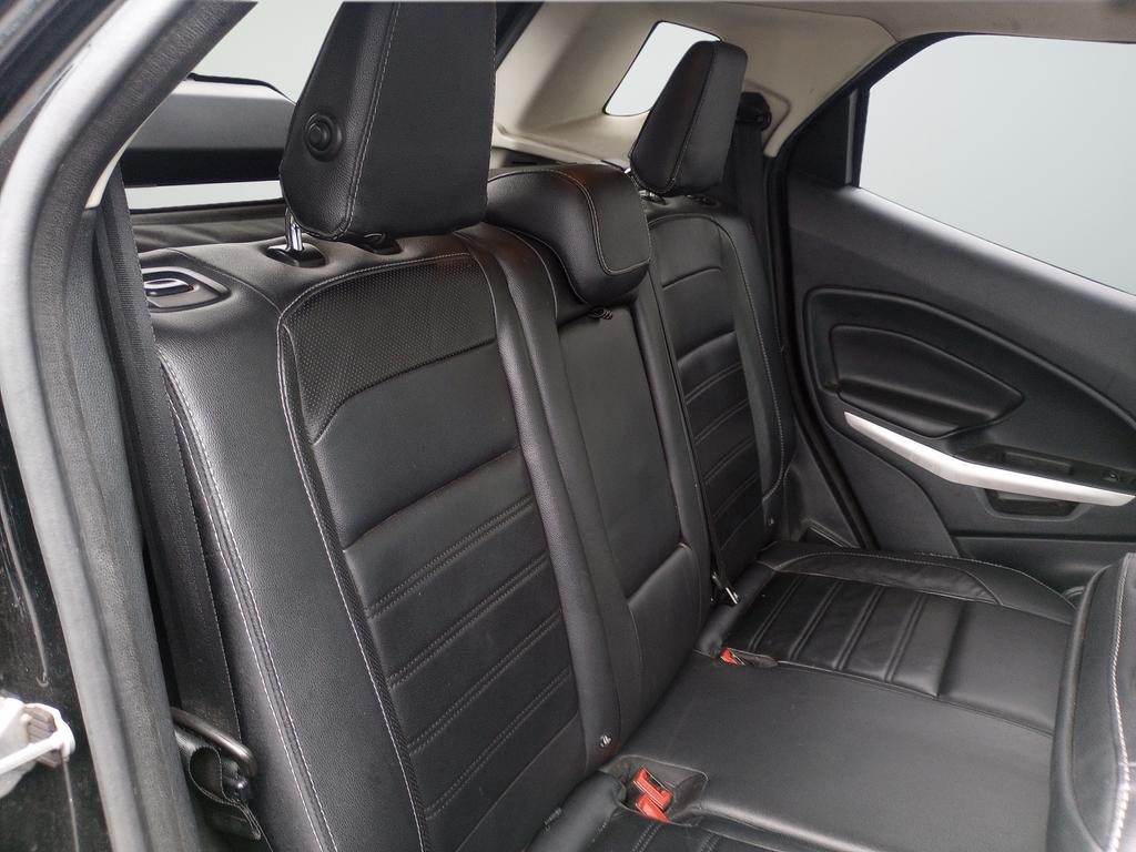 Ford EcoSport Vehicle Full-screen Gallery Image 25