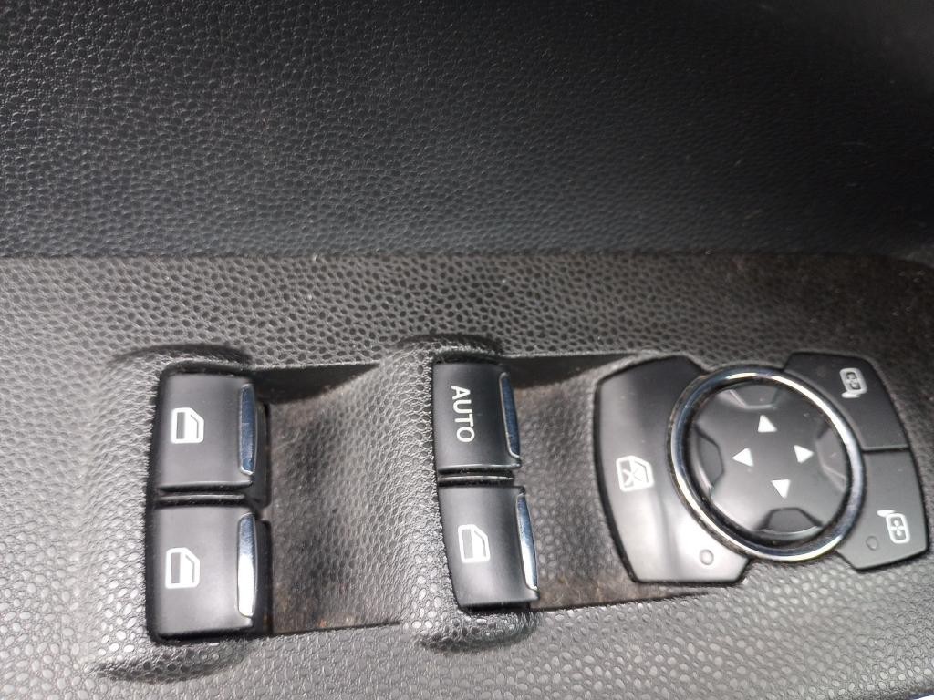 Ford EcoSport Vehicle Full-screen Gallery Image 28