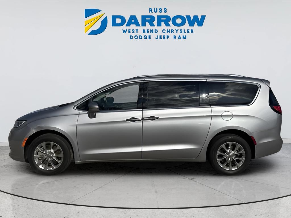 Chrysler Pacifica Vehicle Full-screen Gallery Image 02