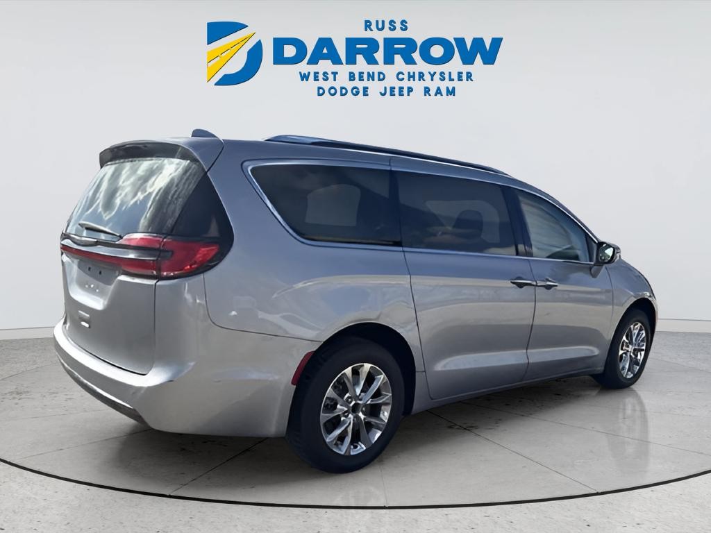 Chrysler Pacifica Vehicle Full-screen Gallery Image 05