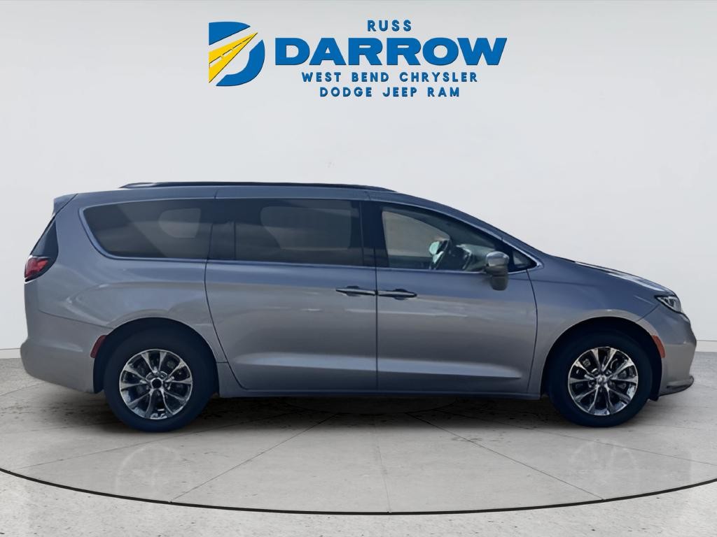 Chrysler Pacifica Vehicle Full-screen Gallery Image 06