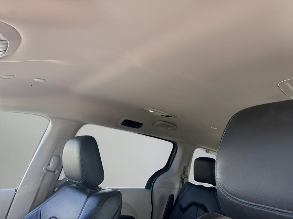 Chrysler Pacifica Vehicle Full-screen Gallery Image 17