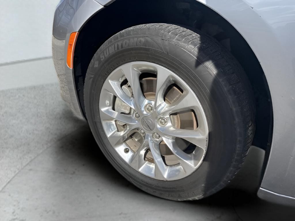 Chrysler Pacifica Vehicle Full-screen Gallery Image 20