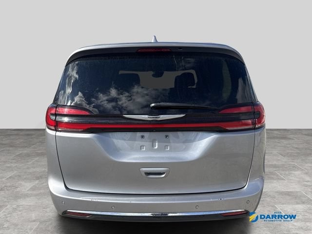 Chrysler Pacifica Vehicle Full-screen Gallery Image 04