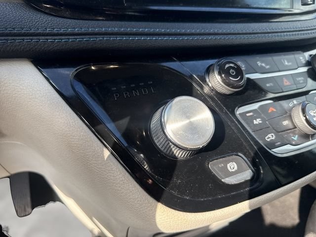 Chrysler Pacifica Vehicle Full-screen Gallery Image 10