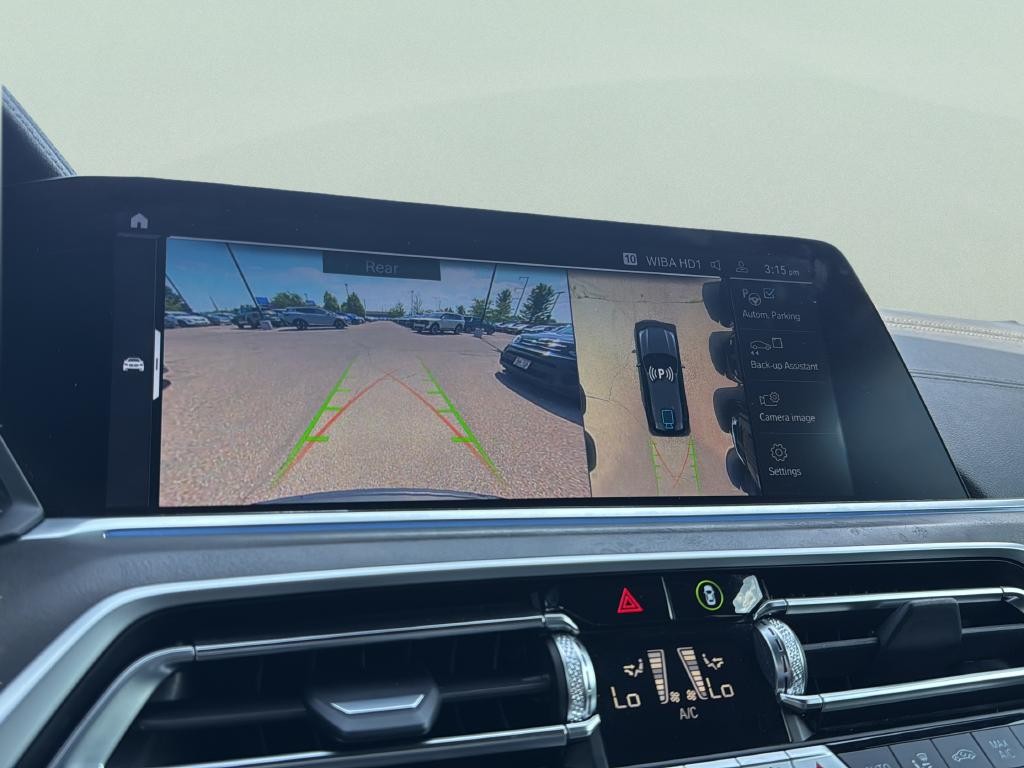 BMW X5 Vehicle Full-screen Gallery Image 09