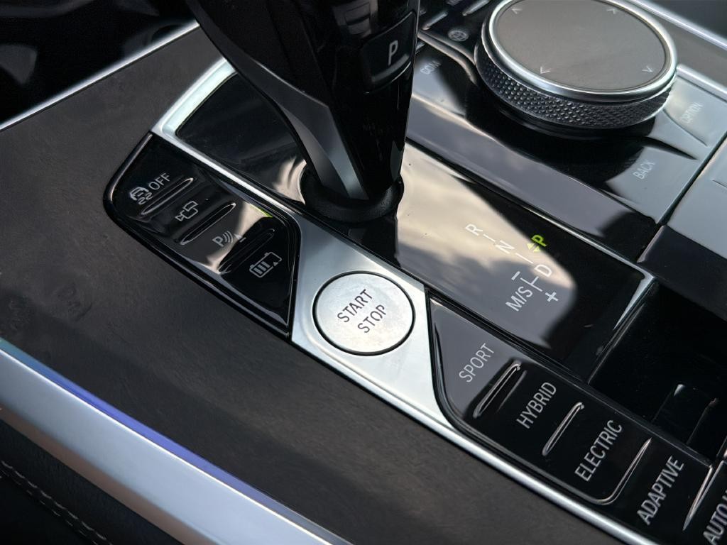 BMW X5 Vehicle Full-screen Gallery Image 13