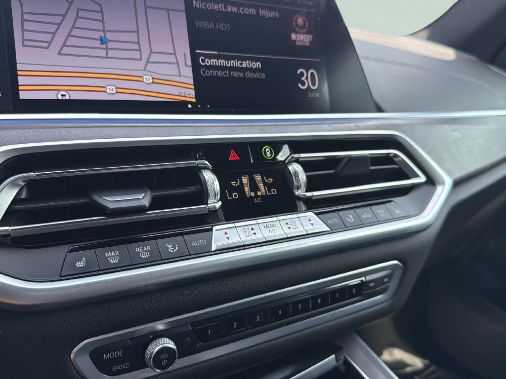 BMW X5 Vehicle Full-screen Gallery Image 15