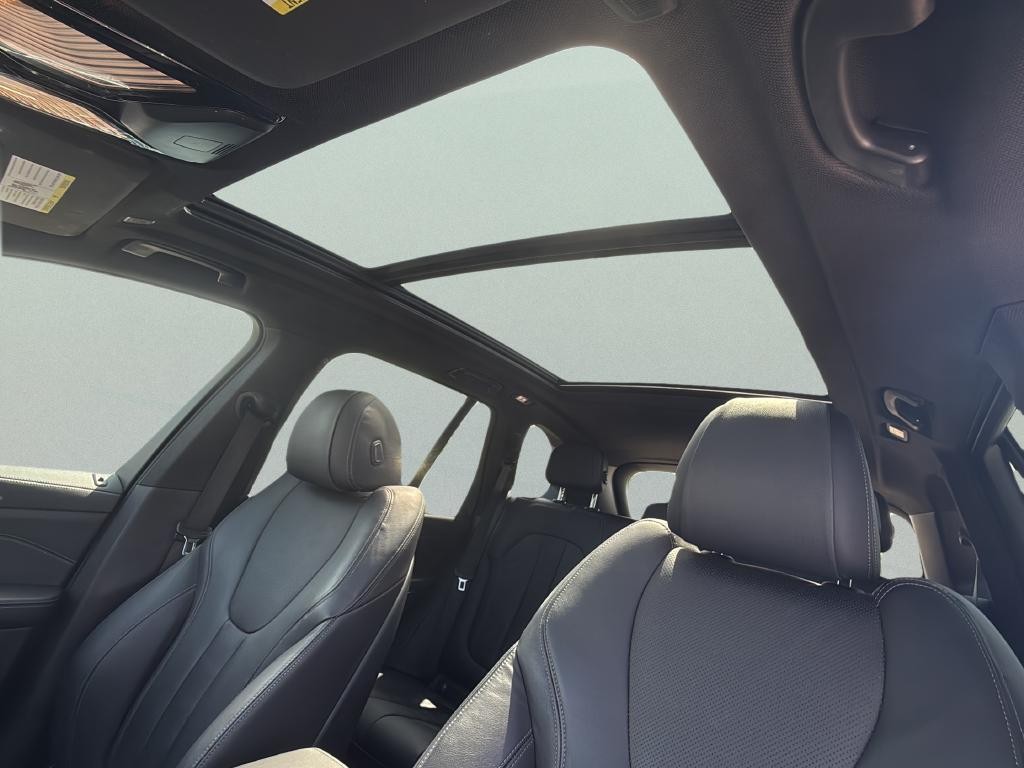 BMW X5 Vehicle Full-screen Gallery Image 21