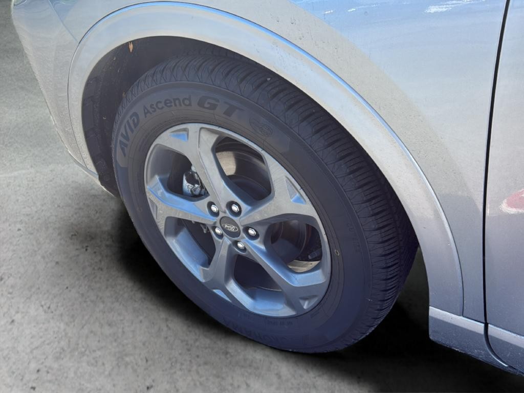Ford Escape Vehicle Full-screen Gallery Image 10