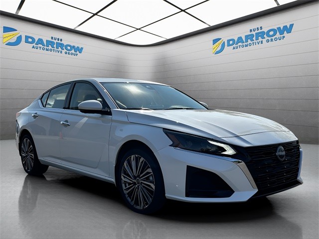 Nissan Altima Vehicle Full-screen Gallery Image 7