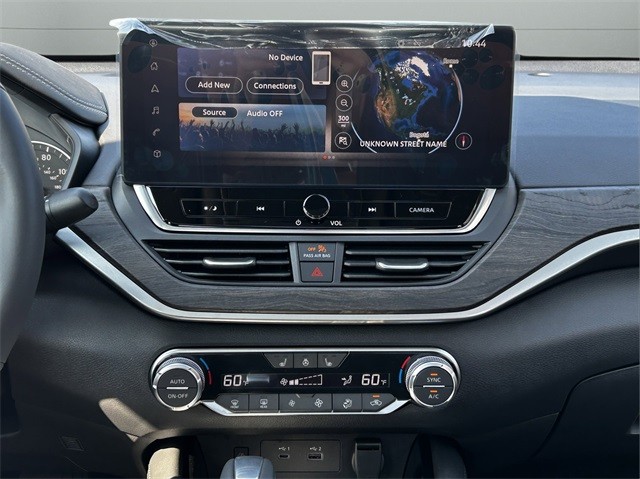 Nissan Altima Vehicle Full-screen Gallery Image 15