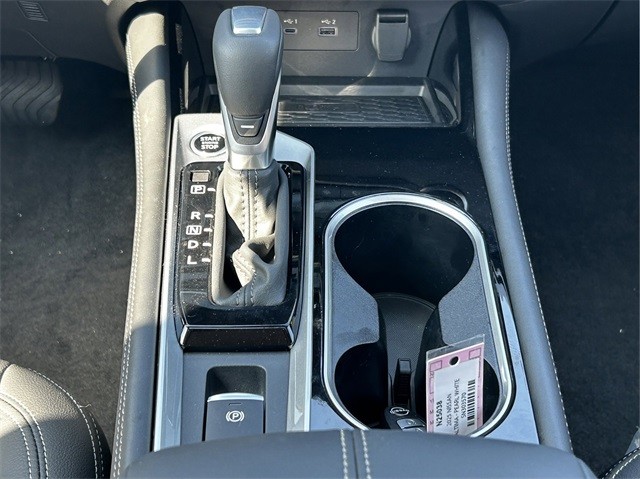 Nissan Altima Vehicle Full-screen Gallery Image 18