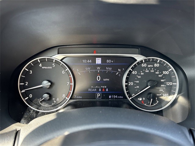 Nissan Altima Vehicle Full-screen Gallery Image 24