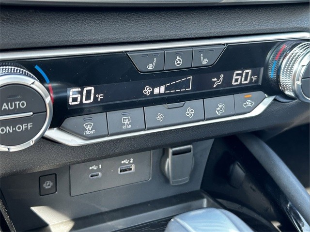 Nissan Altima Vehicle Full-screen Gallery Image 25