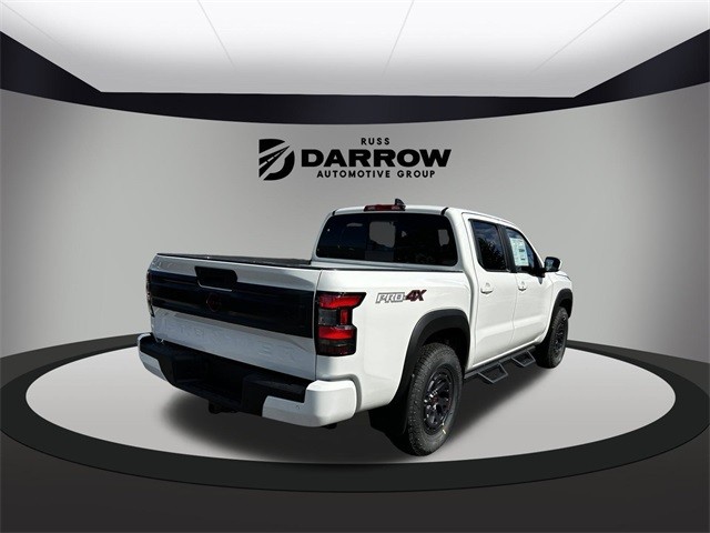 Nissan Frontier Vehicle Full-screen Gallery Image 4