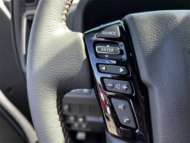 Nissan Frontier Vehicle Full-screen Gallery Image 25