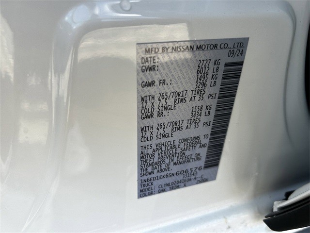 Nissan Frontier Vehicle Full-screen Gallery Image 29