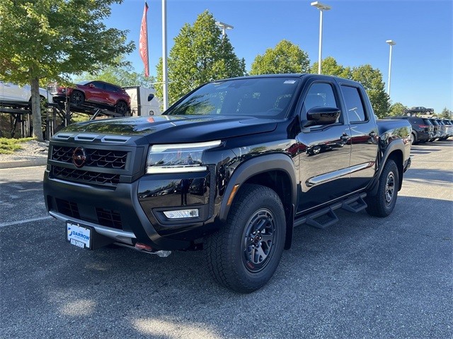 Nissan Frontier Vehicle Full-screen Gallery Image 3