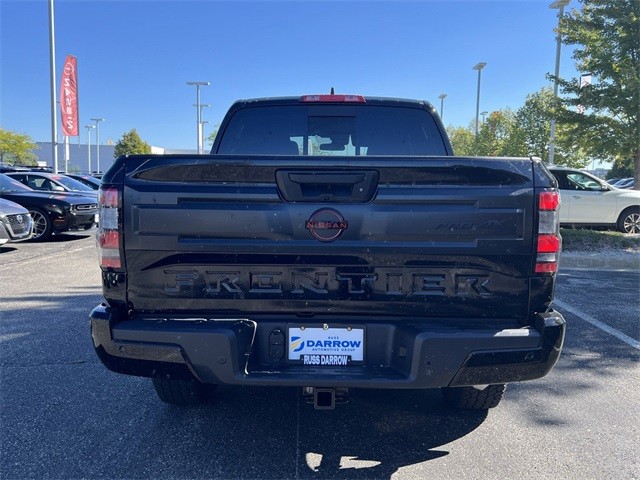 Nissan Frontier Vehicle Full-screen Gallery Image 6