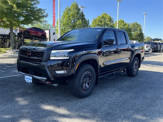 Nissan Frontier Vehicle Full-screen Gallery Image 8