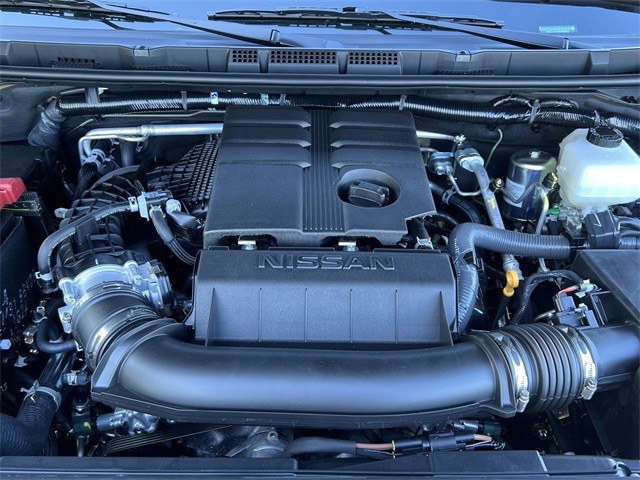 Nissan Frontier Vehicle Full-screen Gallery Image 10