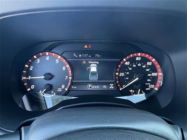 Nissan Frontier Vehicle Full-screen Gallery Image 14