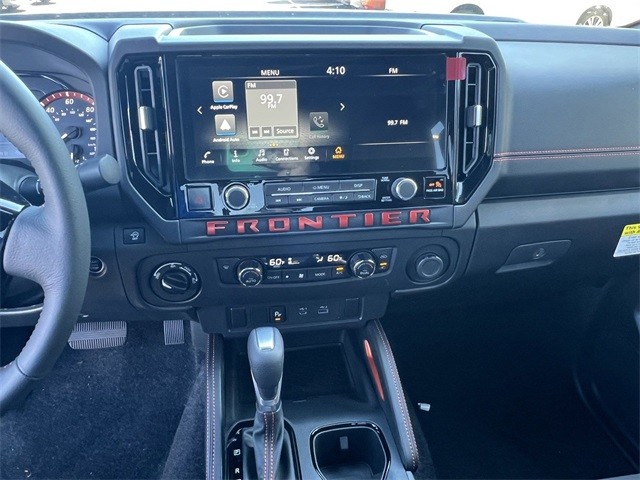 Nissan Frontier Vehicle Full-screen Gallery Image 15