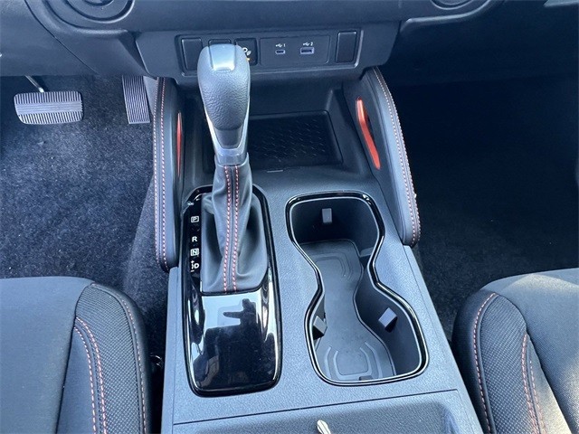 Nissan Frontier Vehicle Full-screen Gallery Image 16