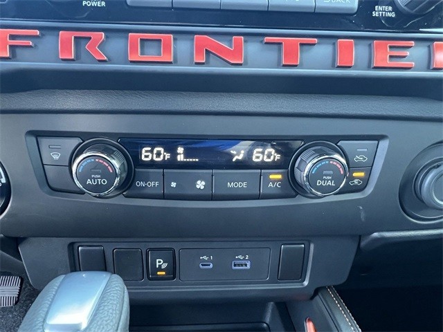 Nissan Frontier Vehicle Full-screen Gallery Image 17