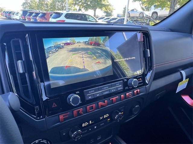 Nissan Frontier Vehicle Full-screen Gallery Image 18