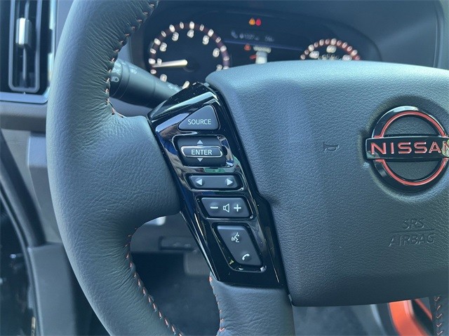 Nissan Frontier Vehicle Full-screen Gallery Image 27