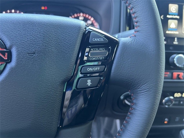 Nissan Frontier Vehicle Full-screen Gallery Image 28