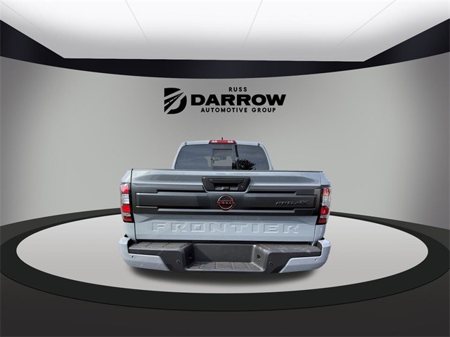 Nissan Frontier Vehicle Full-screen Gallery Image 6