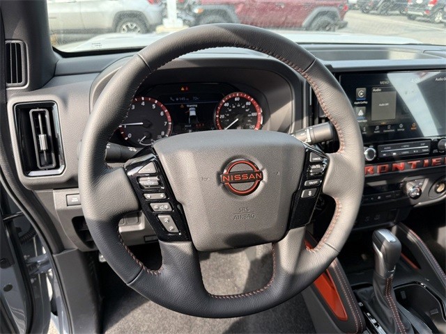 Nissan Frontier Vehicle Full-screen Gallery Image 20