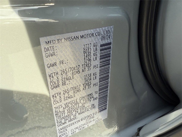 Nissan Frontier Vehicle Full-screen Gallery Image 21