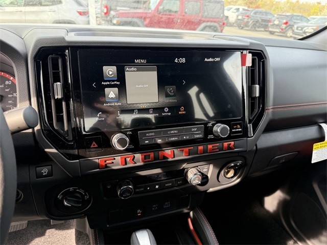 Nissan Frontier Vehicle Full-screen Gallery Image 23