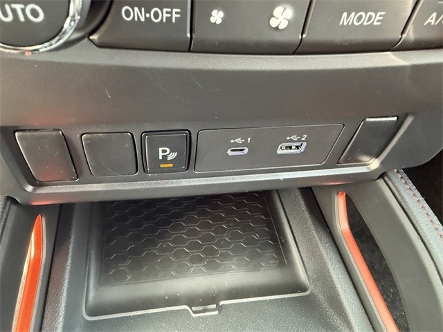 Nissan Frontier Vehicle Full-screen Gallery Image 25