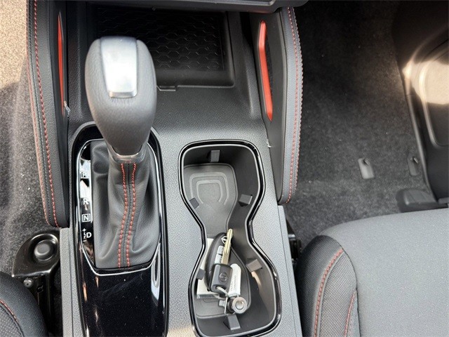 Nissan Frontier Vehicle Full-screen Gallery Image 26