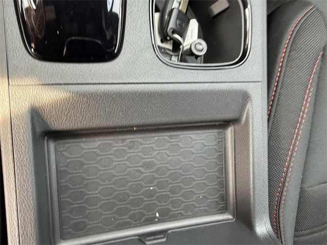 Nissan Frontier Vehicle Full-screen Gallery Image 27
