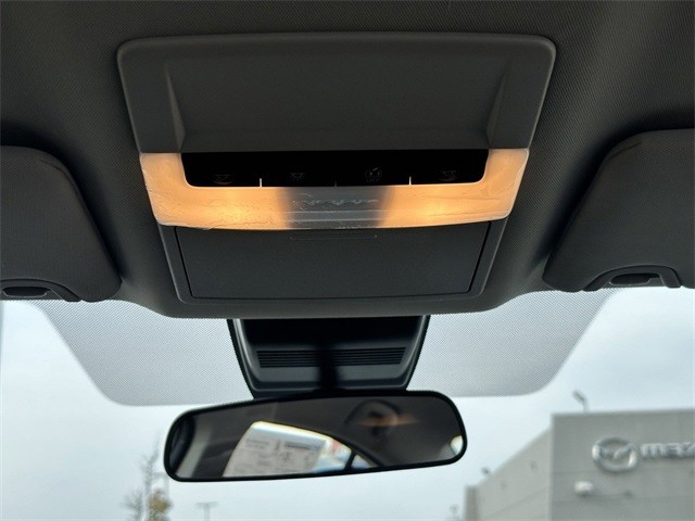 Nissan Altima Vehicle Full-screen Gallery Image 13