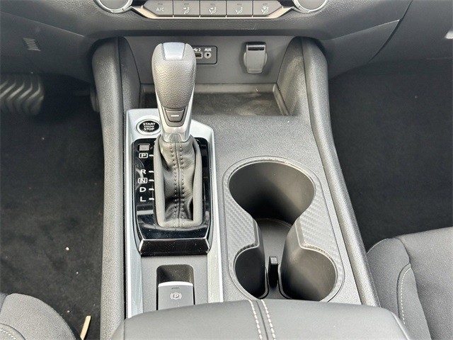 Nissan Altima Vehicle Full-screen Gallery Image 19