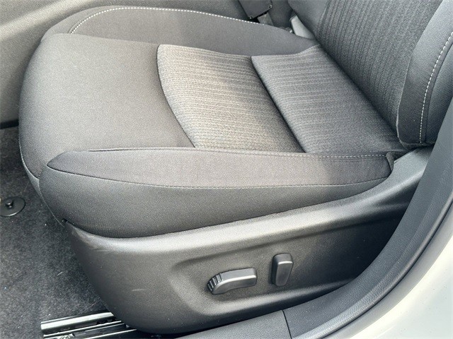 Nissan Altima Vehicle Full-screen Gallery Image 24